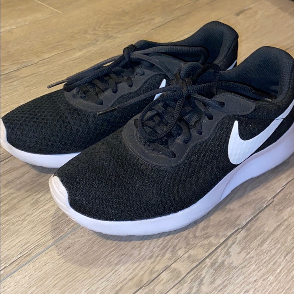 Nike Women’s Tanjun Athletic Shoe